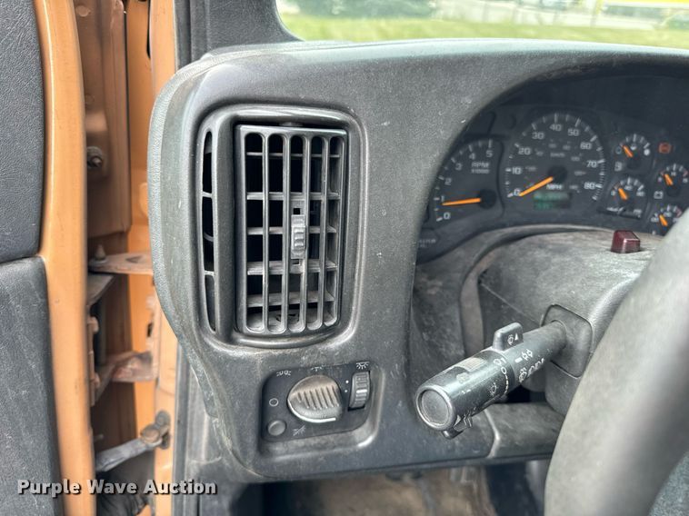 image for item DV5947 2008 GMC C5500 utility / service truck