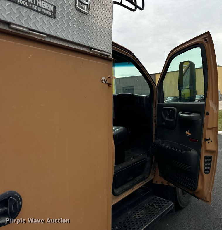 image for item DV5947 2008 GMC C5500 utility / service truck