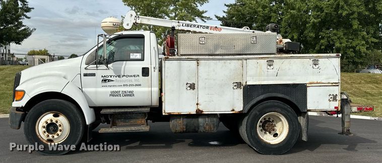 image for item DV5948 2004 Ford  F650 Super Duty  XL  utility / service truck