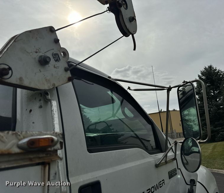 image for item DV5948 2004 Ford  F650 Super Duty  XL  utility / service truck