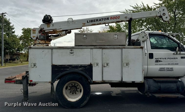 image for item DV5948 2004 Ford  F650 Super Duty  XL  utility / service truck