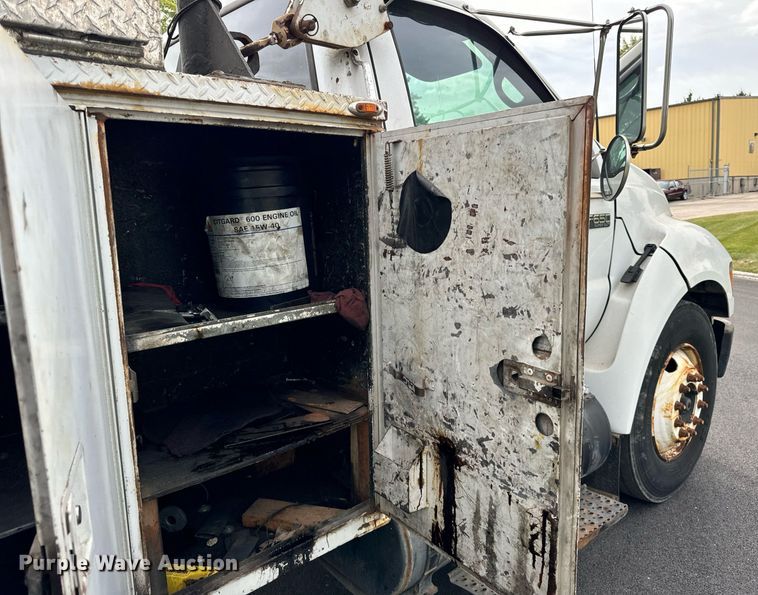 image for item DV5948 2004 Ford  F650 Super Duty  XL  utility / service truck