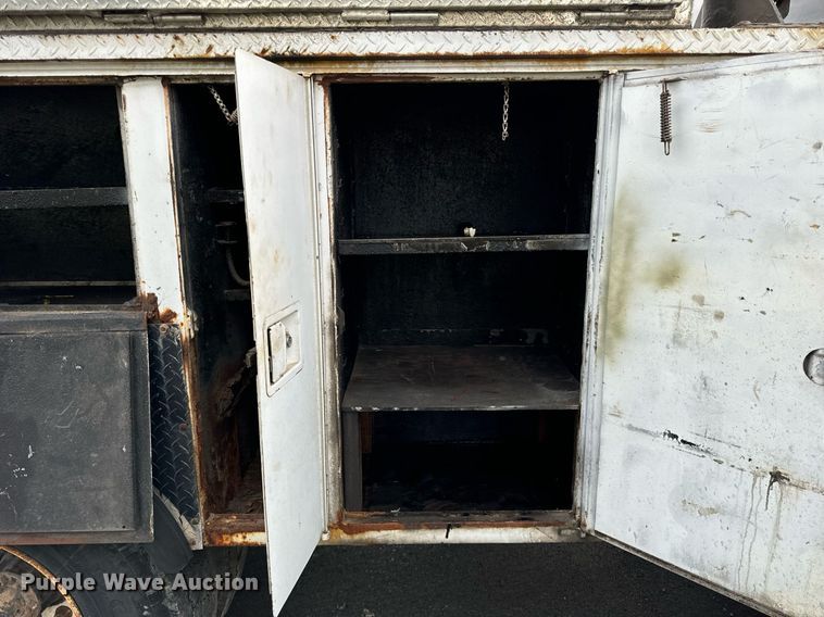 image for item DV5948 2004 Ford  F650 Super Duty  XL  utility / service truck