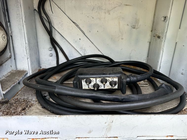 image for item DV5948 2004 Ford  F650 Super Duty  XL  utility / service truck