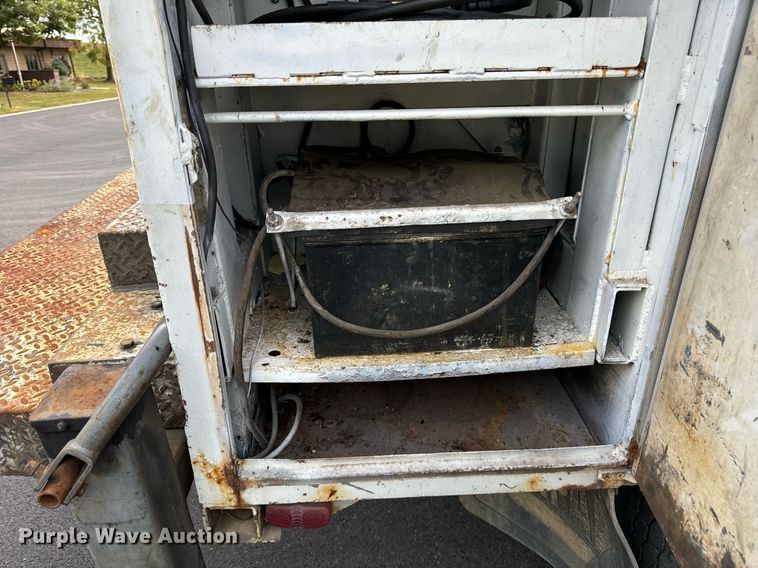 image for item DV5948 2004 Ford  F650 Super Duty  XL  utility / service truck