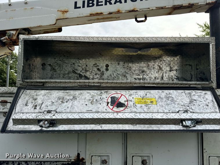 image for item DV5948 2004 Ford  F650 Super Duty  XL  utility / service truck