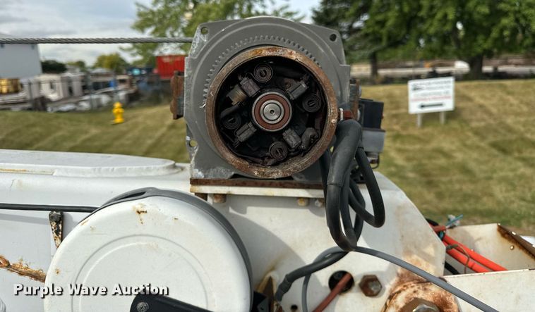 image for item DV5948 2004 Ford  F650 Super Duty  XL  utility / service truck