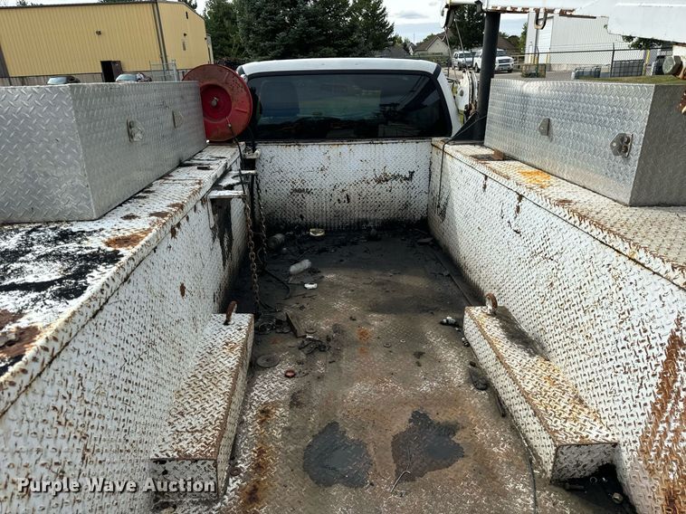 image for item DV5948 2004 Ford  F650 Super Duty  XL  utility / service truck