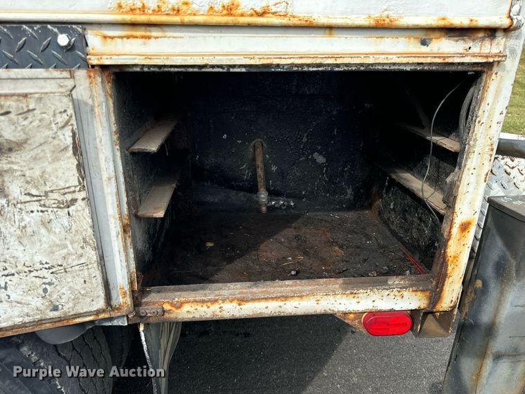 image for item DV5948 2004 Ford  F650 Super Duty  XL  utility / service truck