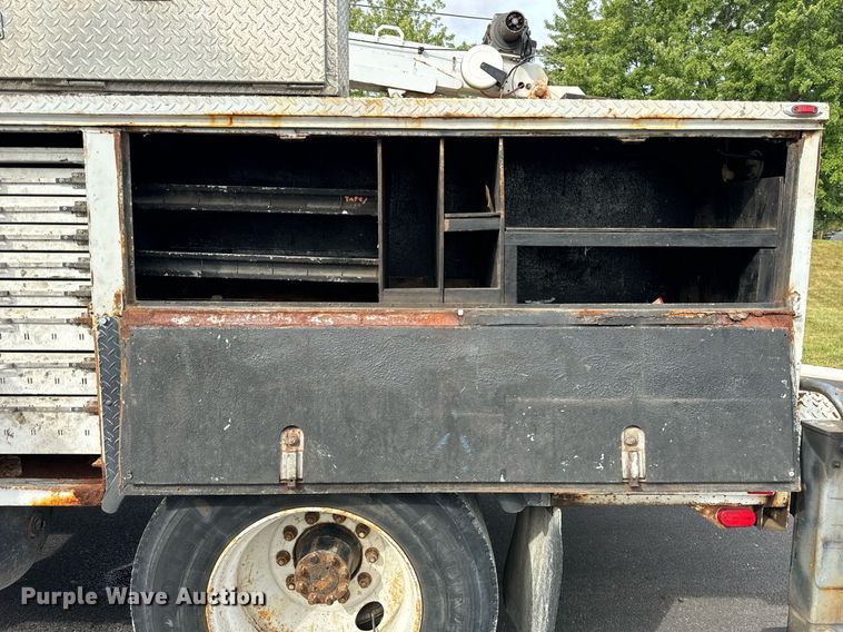 image for item DV5948 2004 Ford  F650 Super Duty  XL  utility / service truck