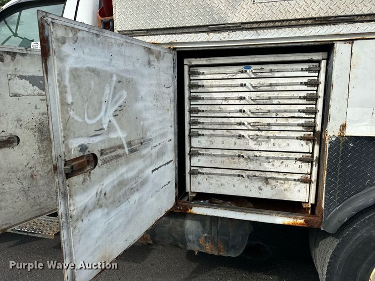 image for item DV5948 2004 Ford  F650 Super Duty  XL  utility / service truck