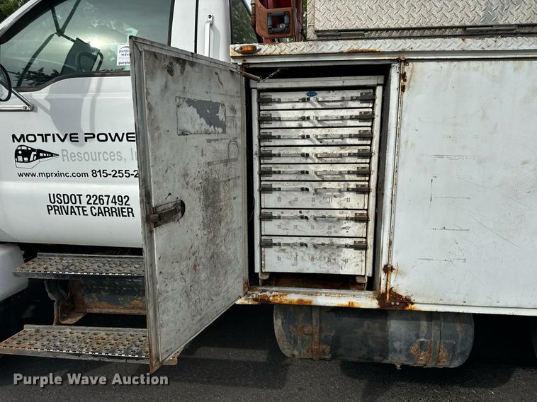 image for item DV5948 2004 Ford  F650 Super Duty  XL  utility / service truck