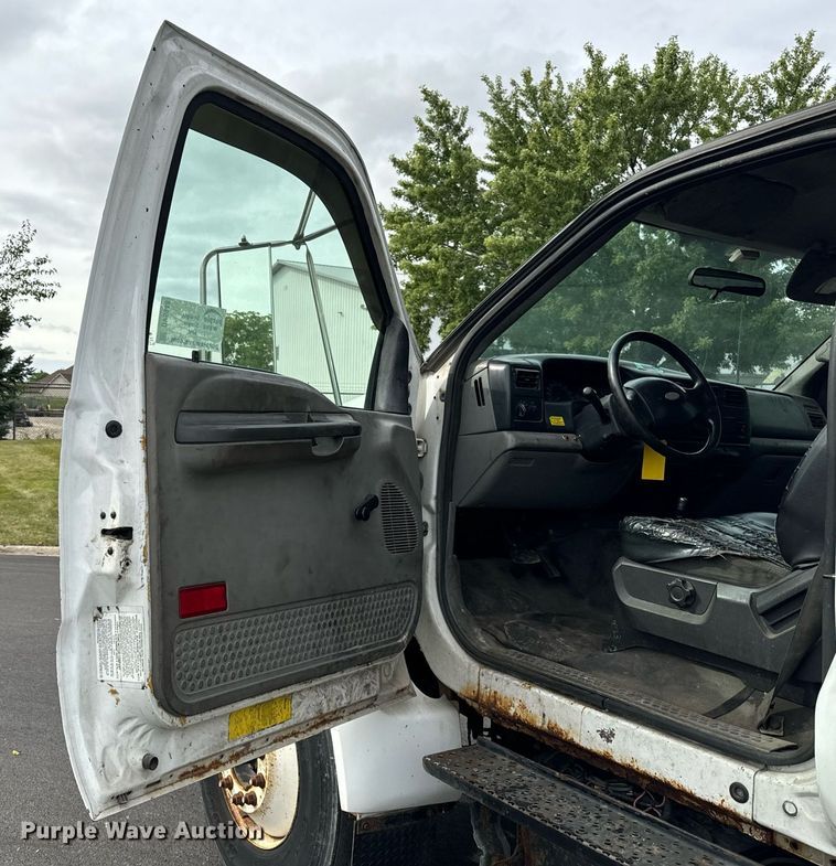 image for item DV5948 2004 Ford  F650 Super Duty  XL  utility / service truck