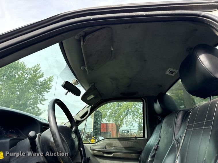 image for item DV5948 2004 Ford  F650 Super Duty  XL  utility / service truck