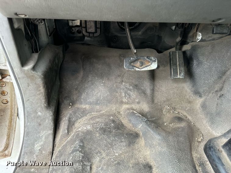 image for item DV5948 2004 Ford  F650 Super Duty  XL  utility / service truck