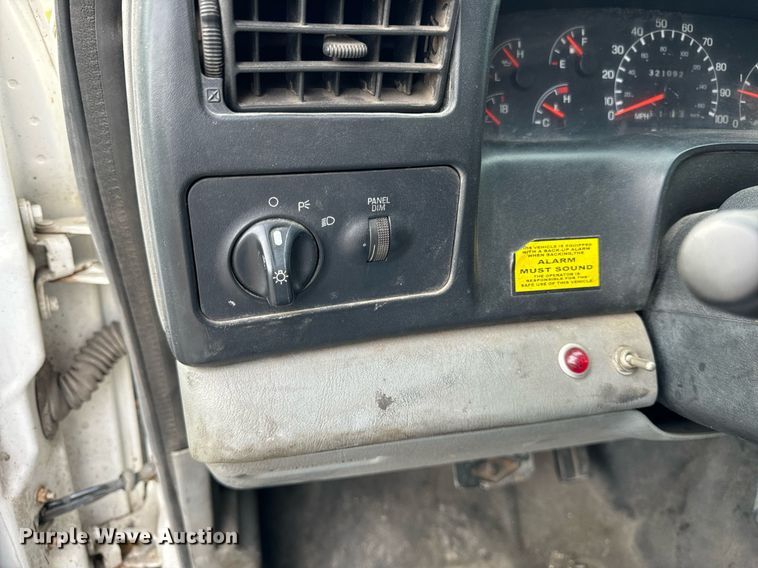 image for item DV5948 2004 Ford  F650 Super Duty  XL  utility / service truck