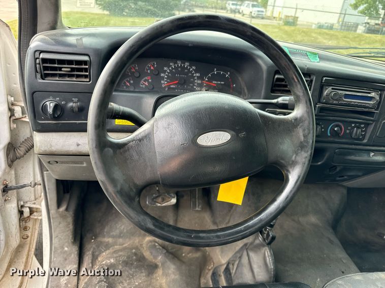 image for item DV5948 2004 Ford  F650 Super Duty  XL  utility / service truck