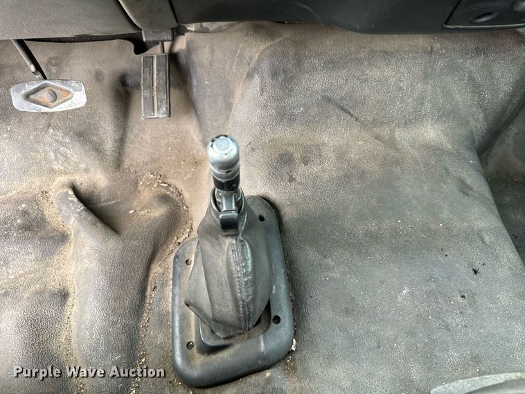 image for item DV5948 2004 Ford  F650 Super Duty  XL  utility / service truck