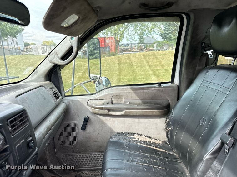 image for item DV5948 2004 Ford  F650 Super Duty  XL  utility / service truck