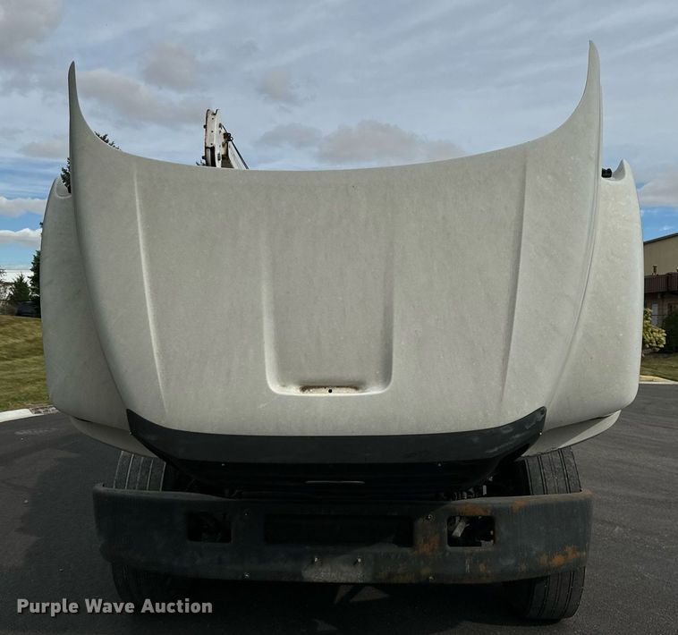 image for item DV5948 2004 Ford  F650 Super Duty  XL  utility / service truck