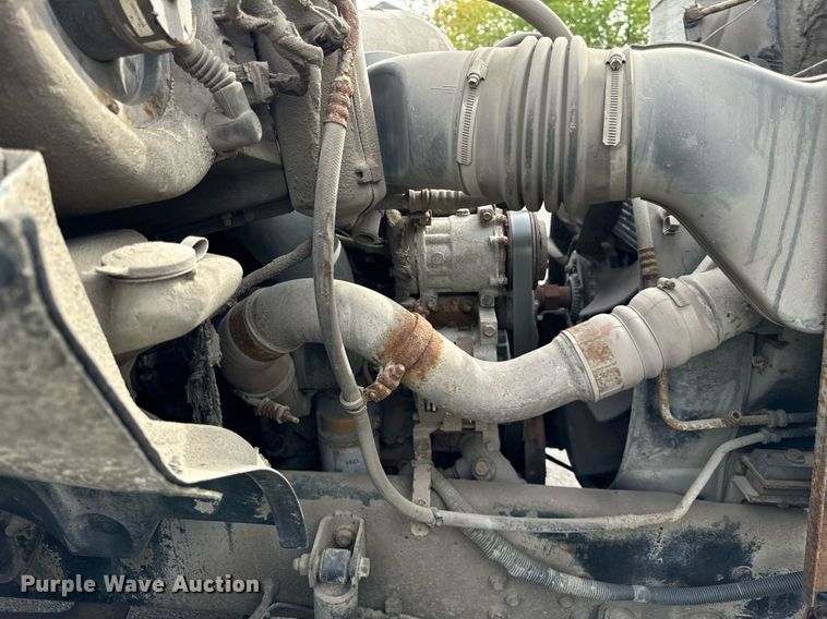 image for item DV5948 2004 Ford  F650 Super Duty  XL  utility / service truck