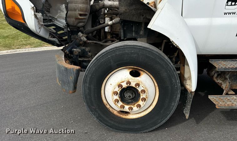 image for item DV5948 2004 Ford  F650 Super Duty  XL  utility / service truck