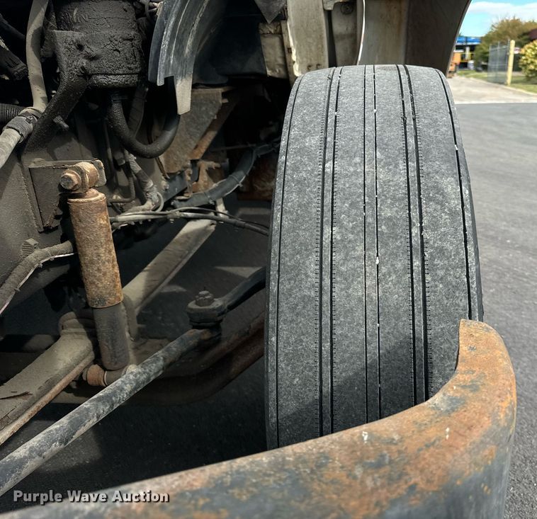 image for item DV5948 2004 Ford  F650 Super Duty  XL  utility / service truck