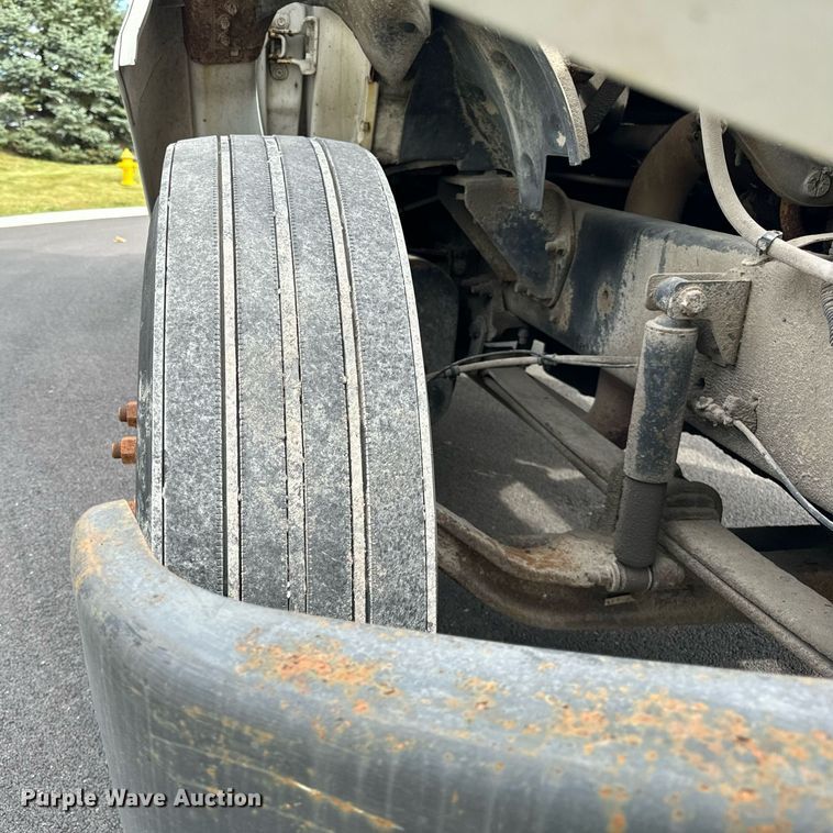 image for item DV5948 2004 Ford  F650 Super Duty  XL  utility / service truck