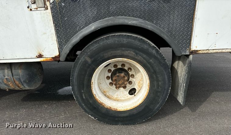 image for item DV5948 2004 Ford  F650 Super Duty  XL  utility / service truck