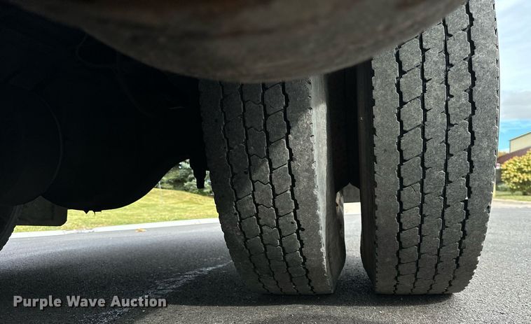 image for item DV5948 2004 Ford  F650 Super Duty  XL  utility / service truck