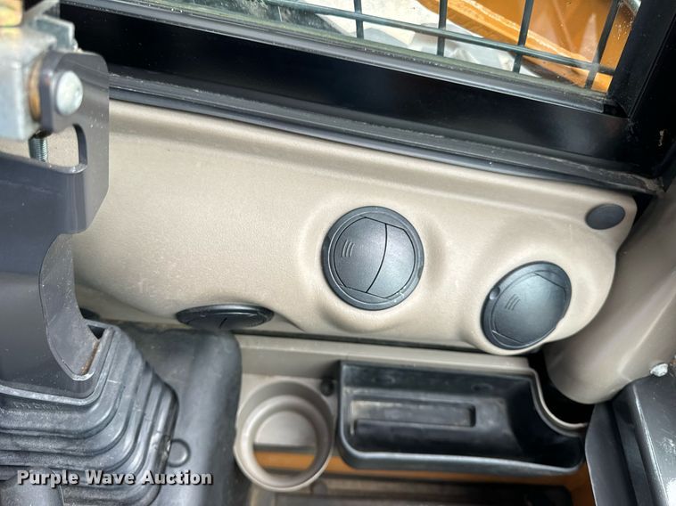 image for item DV5950 2016 Case SV280 skid steer loader