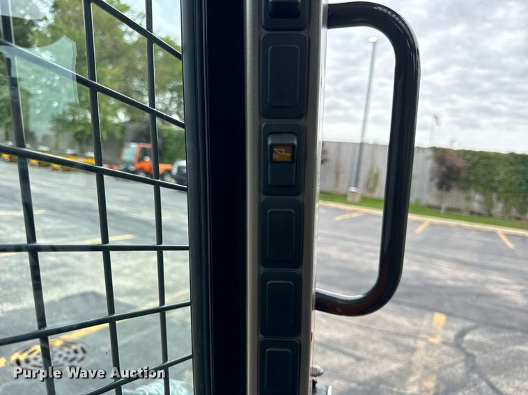 image for item DV5950 2016 Case SV280 skid steer loader