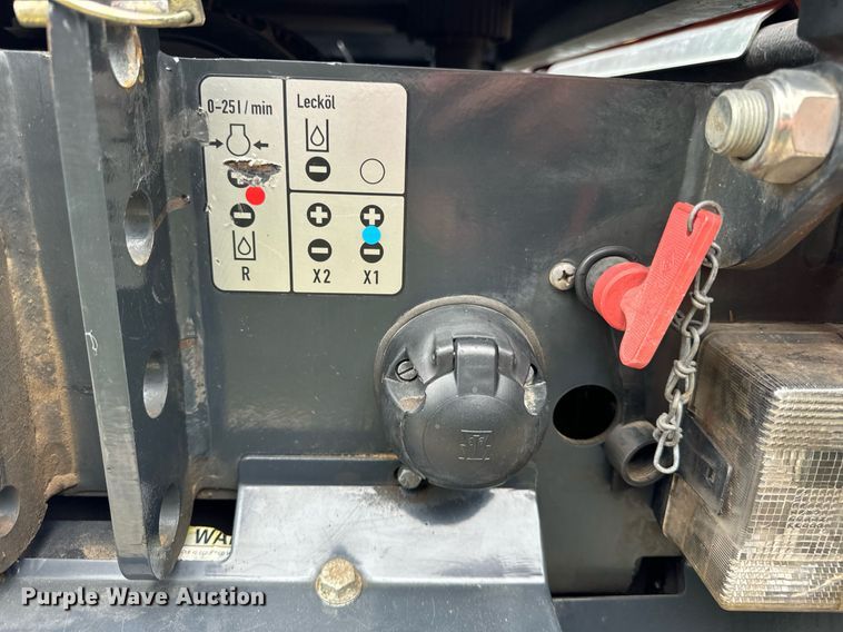 image for item DV5952 Holder C480 municipal tractor