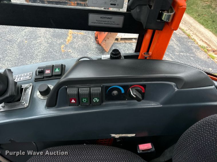 image for item DV5952 Holder C480 municipal tractor