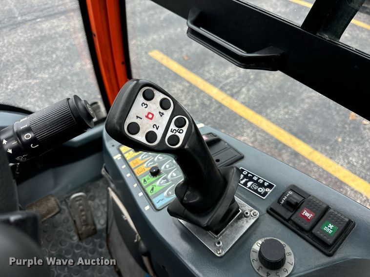 image for item DV5952 Holder C480 municipal tractor