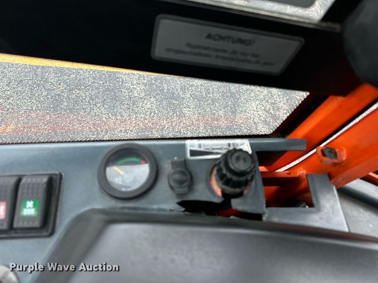 image for item DV5952 Holder C480 municipal tractor