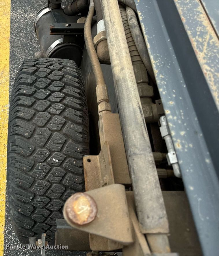 image for item DV5952 Holder C480 municipal tractor