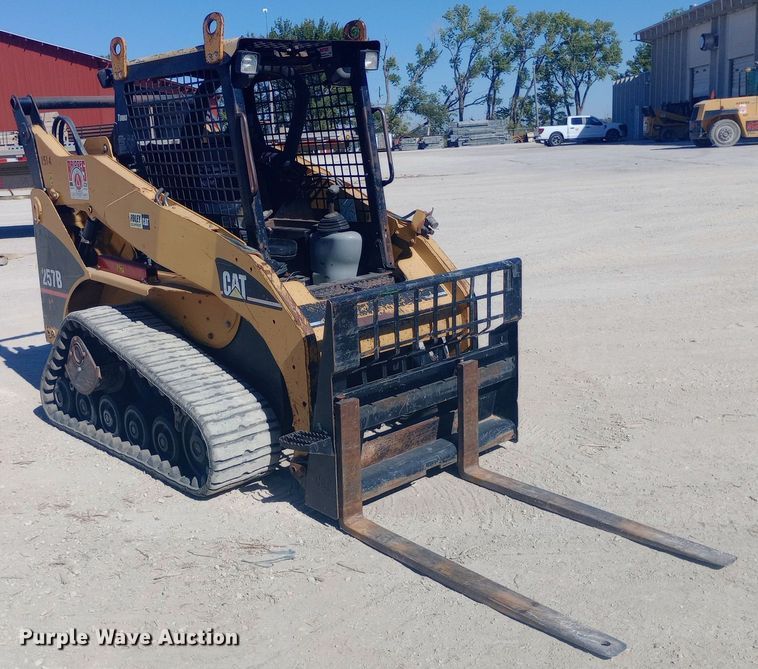 image for item DW0750 2007 Caterpillar  257B tracked skid steer loader
