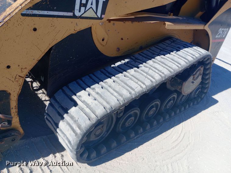 image for item DW0750 2007 Caterpillar  257B tracked skid steer loader