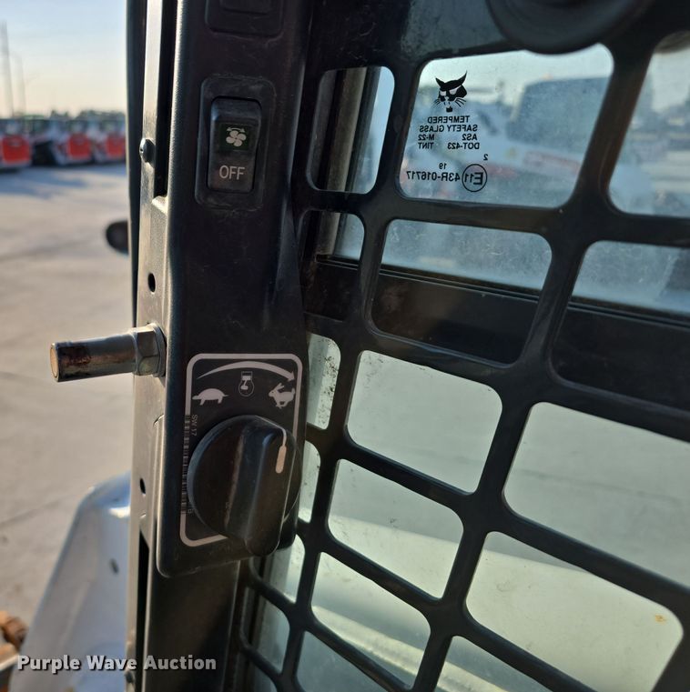 image for item DW3782 2019 Bobcat T870 tracked skid steer loader