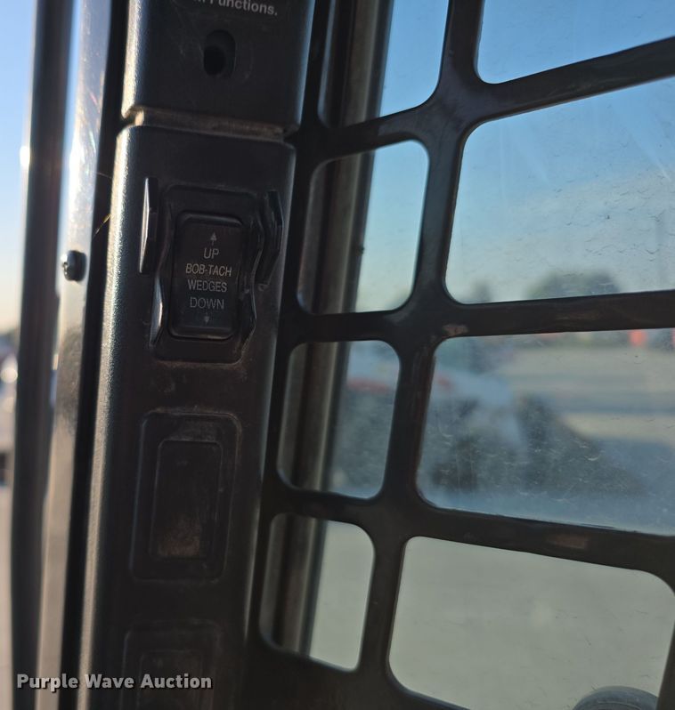 image for item DW3782 2019 Bobcat T870 tracked skid steer loader