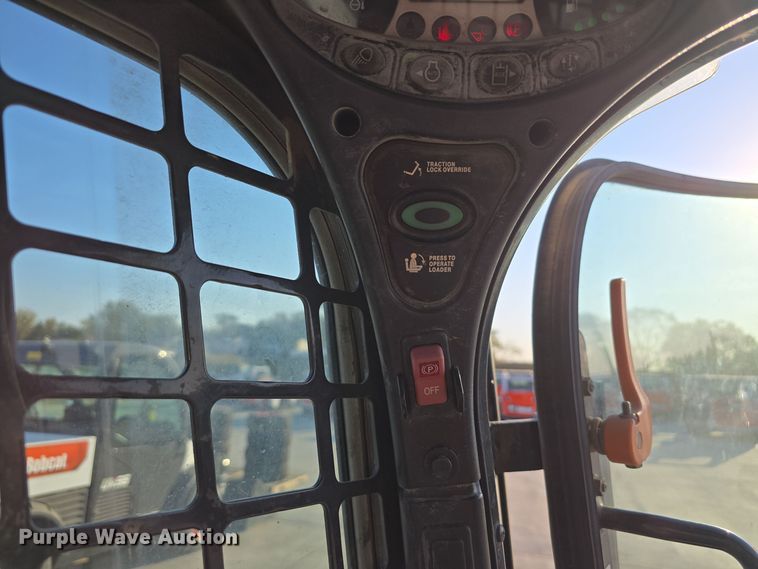 image for item DW3782 2019 Bobcat T870 tracked skid steer loader