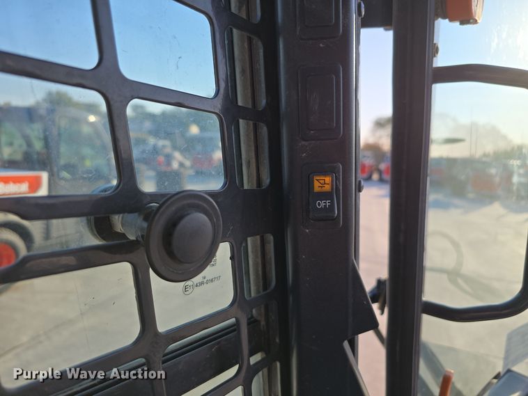 image for item DW3782 2019 Bobcat T870 tracked skid steer loader