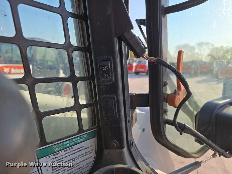 image for item DW3782 2019 Bobcat T870 tracked skid steer loader