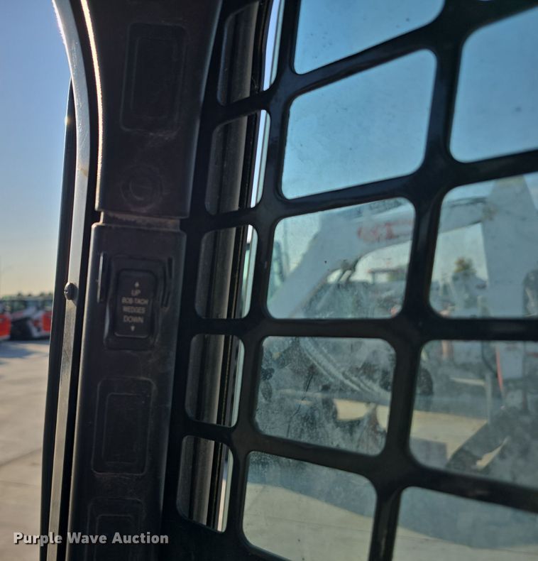 image for item DW3784 2019 Bobcat T770 tracked skid steer loader