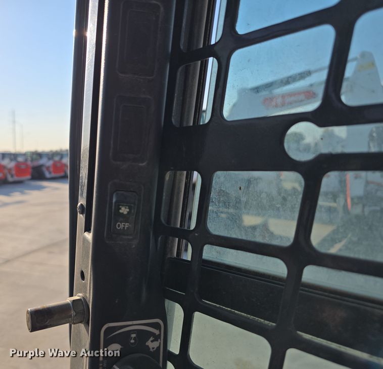 image for item DW3784 2019 Bobcat T770 tracked skid steer loader