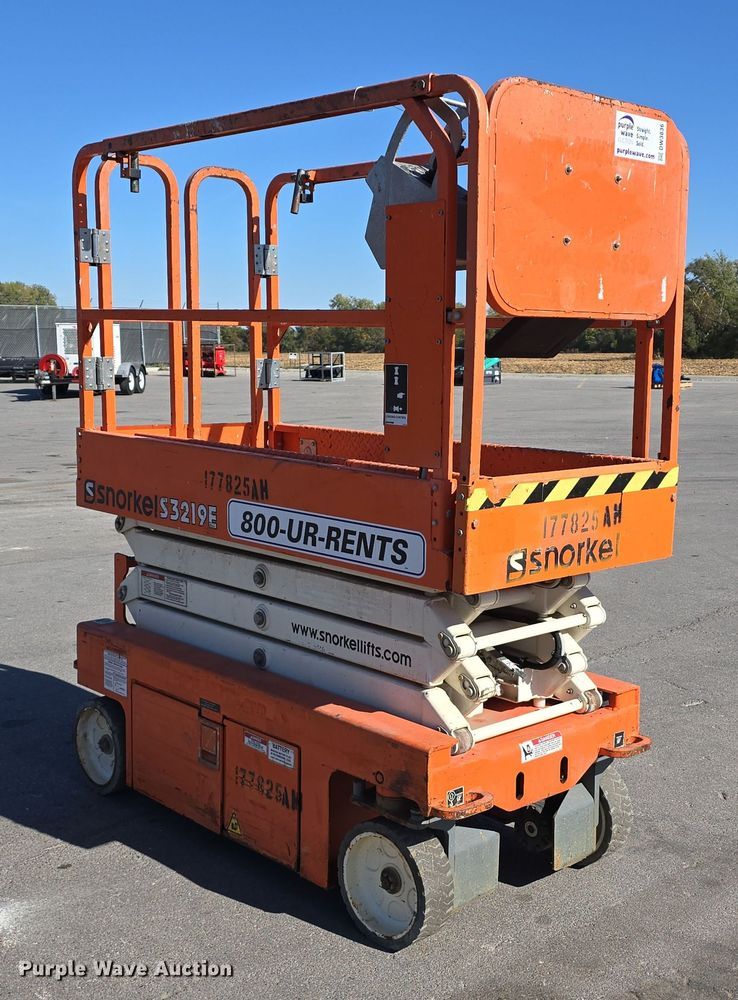 image for item DW3836 2016 Snorkel S3219E scissor lift