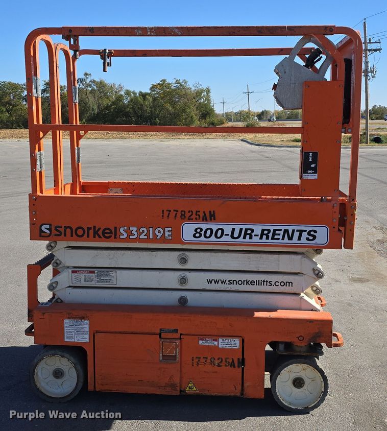 image for item DW3836 2016 Snorkel S3219E scissor lift