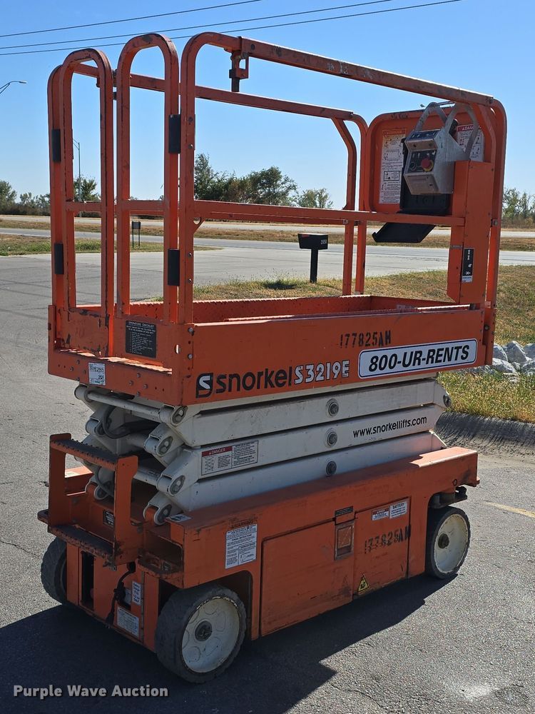 image for item DW3836 2016 Snorkel S3219E scissor lift