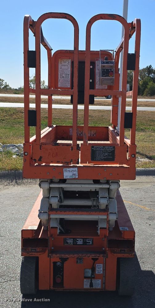 image for item DW3836 2016 Snorkel S3219E scissor lift